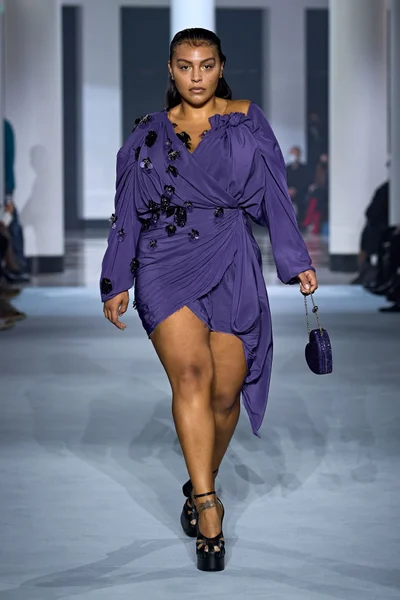 Look 19